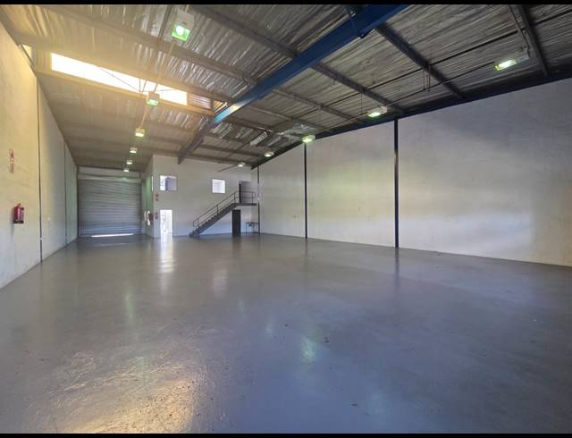 363M² WAREHOUSE TO LET IN NEW GERMANY